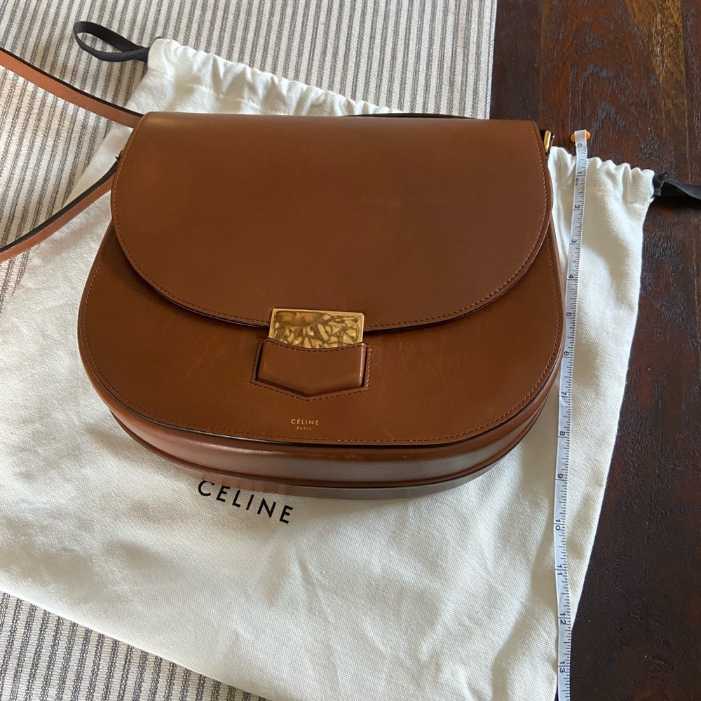 CELINE MEDIUM TROTTEUR BAG IN NATURAL CALFSKIN